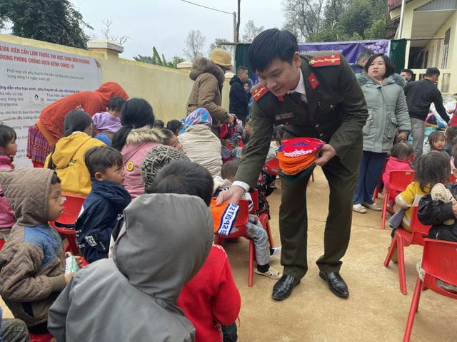 Ao Am Vung Cao Thien Nguyen Thien Viet Van Phu (9)